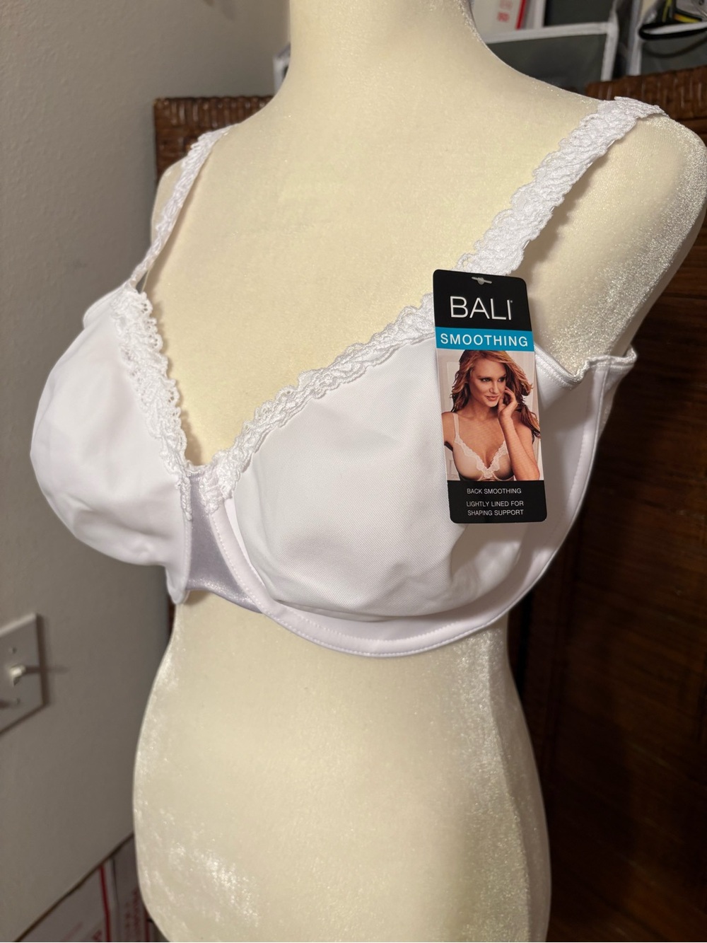Bali White Smoothing Bra NWT